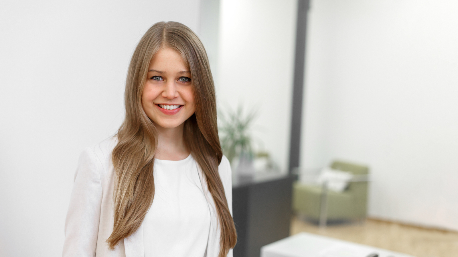 Melina Siedenhans • Office Managerin